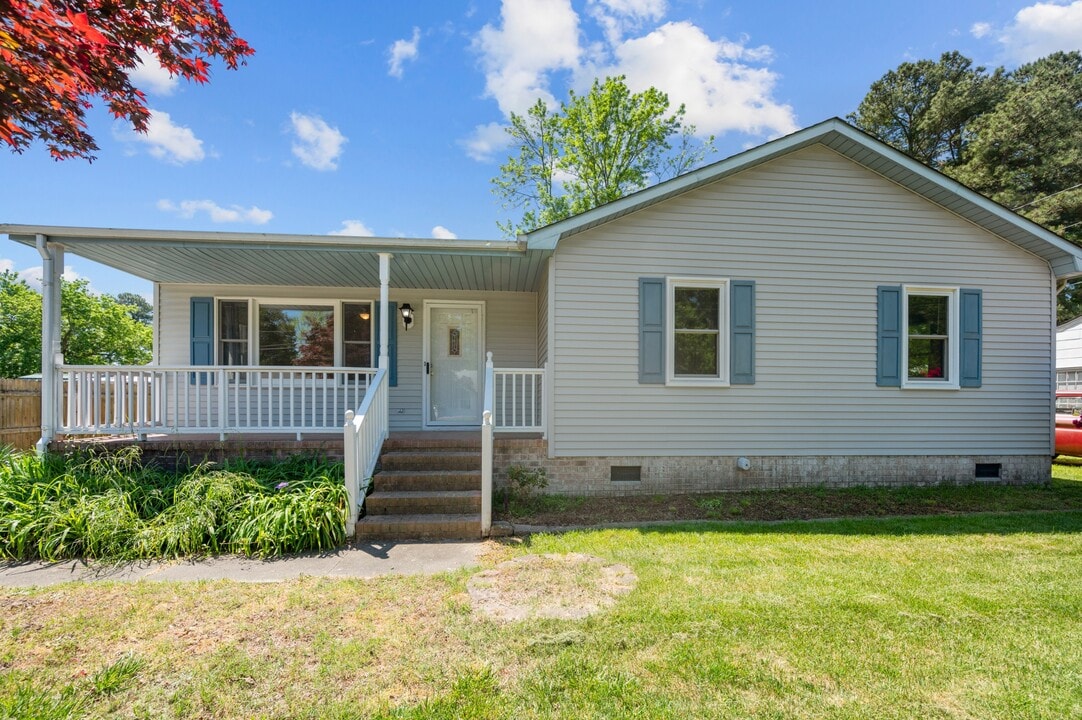 2421 Payne Rd in Chesapeake, VA - Building Photo
