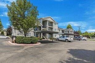 3323 N Lakeharbor Ln