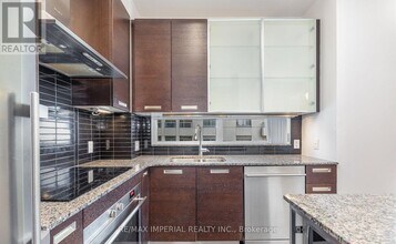 21 Balmuto St in Toronto, ON - Building Photo - Building Photo