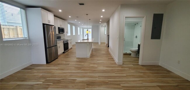 3620 Thomas Ave in Miami, FL - Foto de edificio - Building Photo