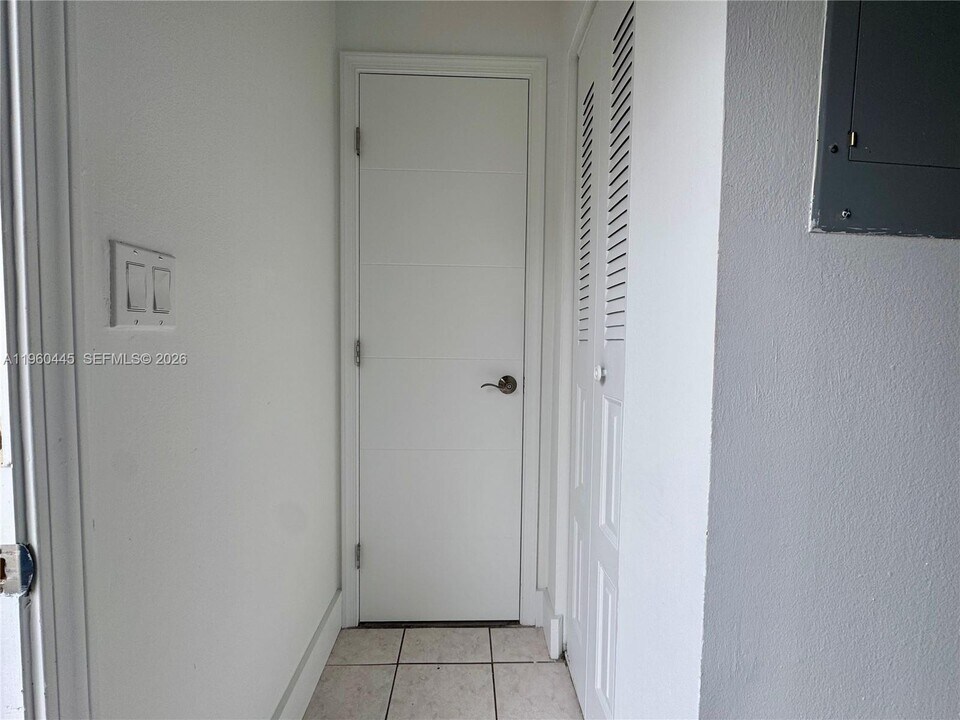 15385 S Dixie Hwy in Miami, FL - Building Photo