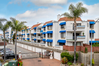 Pines of La Jolla in San Diego, CA - Foto de edificio - Primary Photo