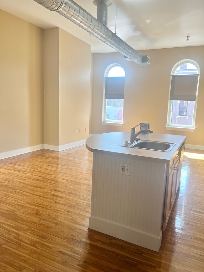 1206 Clay St, Unit 2 in Cincinnati, OH - Foto de edificio - Building Photo