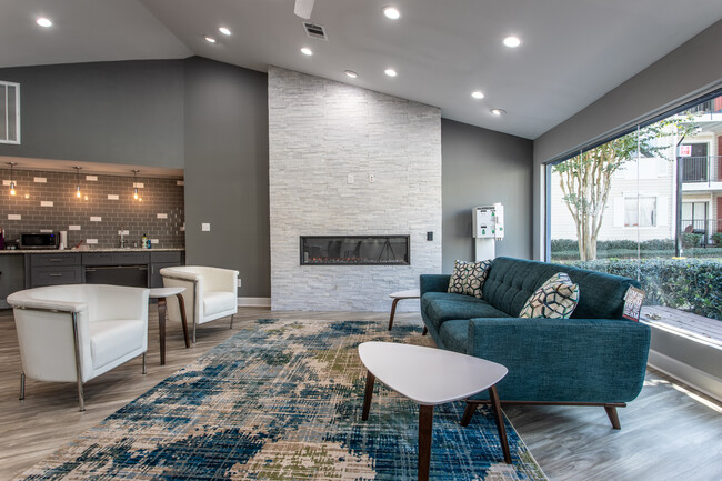 The 910 Apartments in Houston, TX - Building Photo - Interior Photo