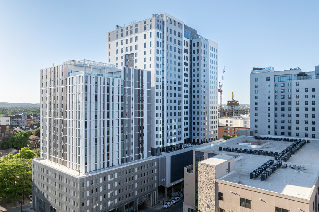 Rise at West Campus in Austin, TX - Foto de edificio