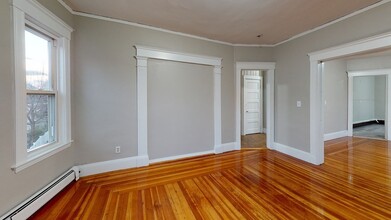 1011 Washington St, Unit 2 in Newton, MA - Foto de edificio - Building Photo