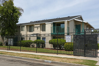 The Chestnut Apartments in Fresno, CA - Building Photo - Building Photo