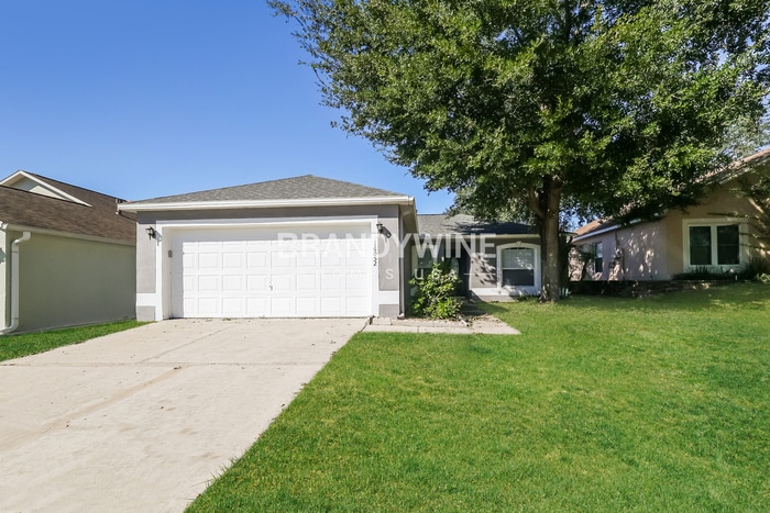 16052 Dorchester Blvd in Clermont, FL - Foto de edificio