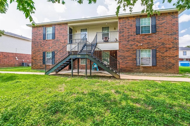 property at 304 S Magnolia St