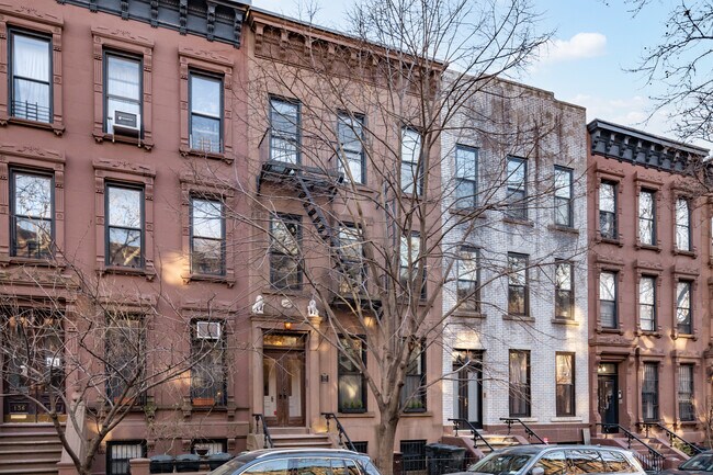 134 Berkeley Pl in Brooklyn, NY - Foto de edificio - Building Photo