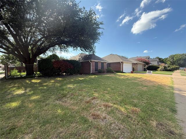 5210 Manhassett Dr in Arlington, TX - Building Photo - Building Photo