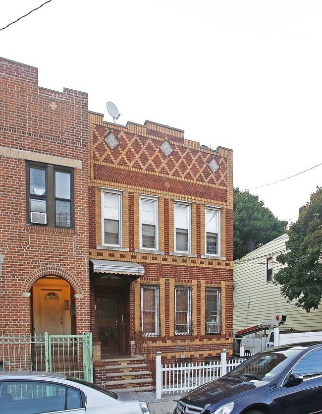 785 Logan St in Brooklyn, NY - Building Photo - Building Photo