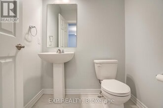 547 Arosa Wy in Ottawa, ON - Building Photo - Building Photo