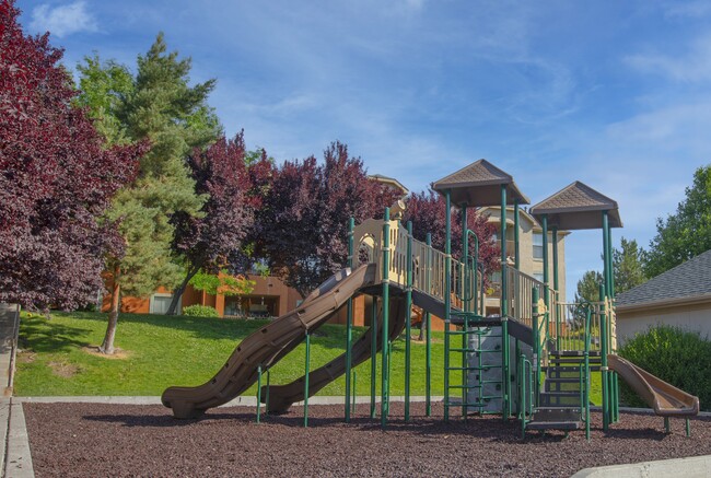 Austin Crest Apartments in Reno, NV - Foto de edificio - Building Photo