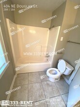 404 NE Douglas St in Lee's Summit, MO - Building Photo - Building Photo