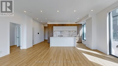 1-701 Hillsdale Ave W in Toronto, ON - Building Photo - Building Photo