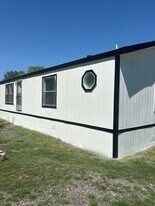 407 E Main St in Kenedy, TX - Building Photo