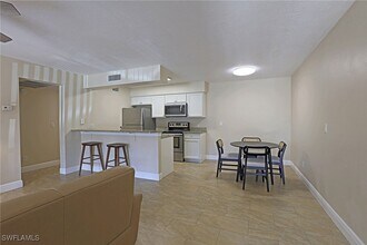 5327 Summerlin Rd in Ft. Myers, FL - Building Photo - Building Photo