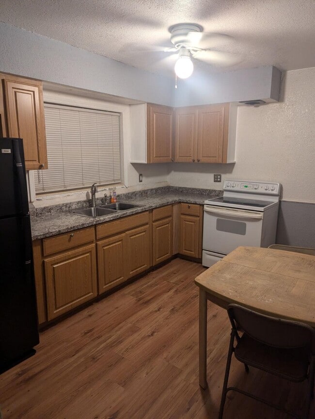 property at 1662 Drew St