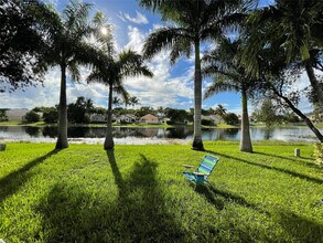 4382 Fox Ridge Dr in Weston, FL - Foto de edificio - Building Photo