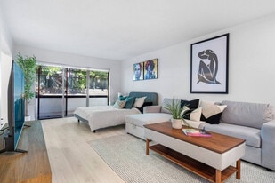 2225 W 8th Ave in Vancouver, BC - Building Photo