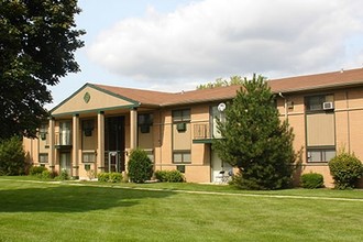 Pebblewood Court Apartments LLC in Hanover Park, IL - Building Photo - Building Photo