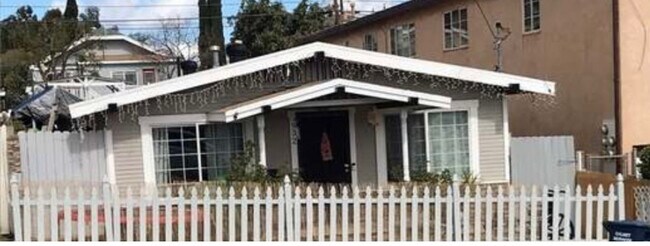 property at 932 W 7th St
