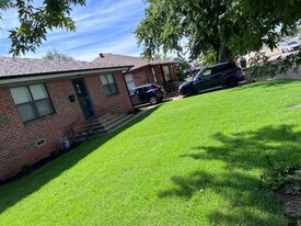 422 Chartrand Ave in Edmond, OK - Building Photo