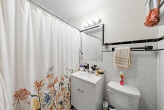 2420 S Oakley Ave in Chicago, IL - Building Photo - Building Photo