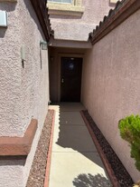 2524 Adelante Ave in Las Vegas, NV - Foto de edificio - Building Photo