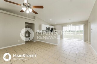 2302 Loraine Ave S in Lehigh Acres, FL - Foto de edificio - Building Photo
