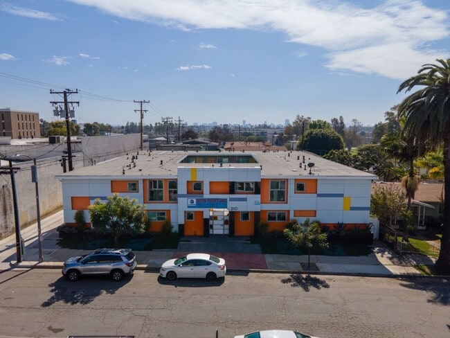 210 E 29th St in Long Beach, CA - Building Photo - Building Photo