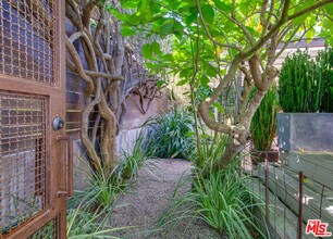 927 1/2 Victoria Ave in Los Angeles, CA - Building Photo - Building Photo