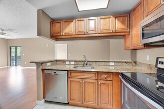 2808 Amalei Dr, Unit 201 in Palm Beach Gardens, FL - Building Photo - Building Photo