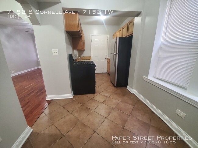 7152 S Cornell Ave-Unit -7152-1W in Chicago, IL - Building Photo - Building Photo