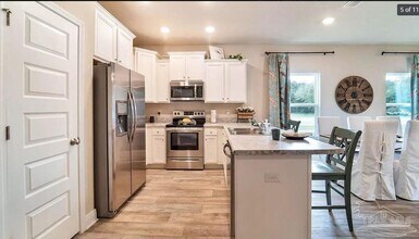 6012 Royal Port Ct in Bellview, FL - Building Photo - Building Photo