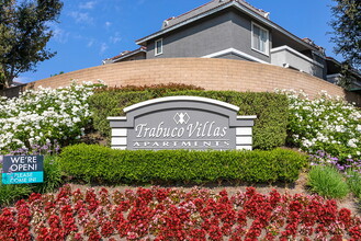 Trabuco Villas in Lake Forest, CA - Foto de edificio - Building Photo