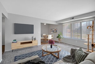 Warren Woods in Warren, MI - Building Photo