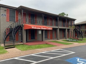 Willow Tree Apartments in Houston, TX - Building Photo