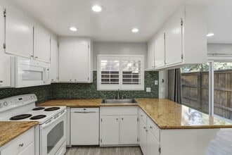 412 Alvarado Ave in Davis, CA - Building Photo - Building Photo