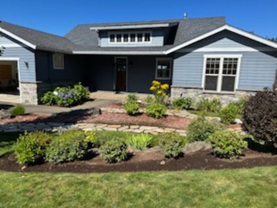 870 Mountaingate Dr in Springfield, OR - Building Photo