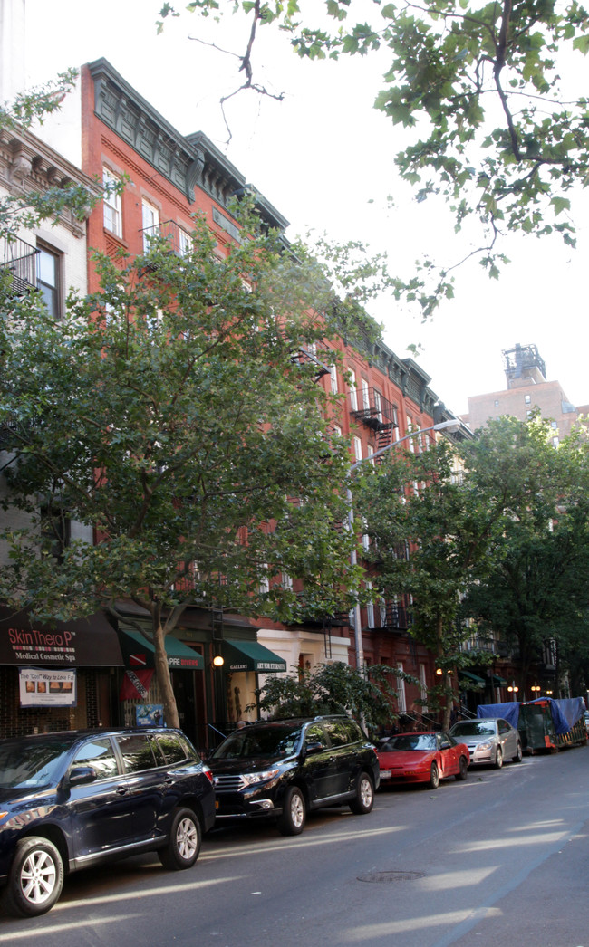 305 E 81st St in New York, NY - Foto de edificio - Building Photo