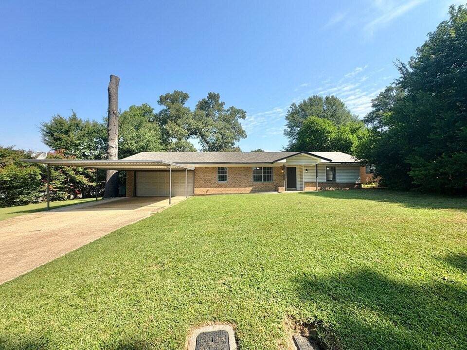2700 Brentwood Dr in Tyler, TX - Building Photo