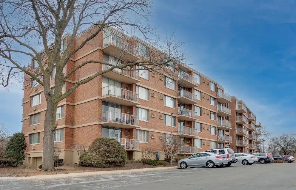 2200 S Stewart Ave in Lombard, IL - Building Photo