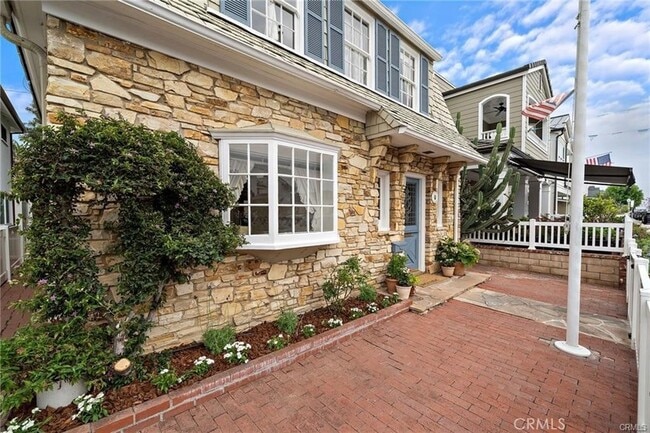 308 Coral Ave in Newport Beach, CA - Building Photo - Building Photo