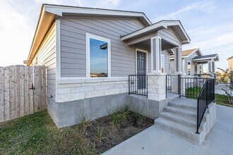 5704 St Emma Dr in Laredo, TX - Building Photo - Building Photo