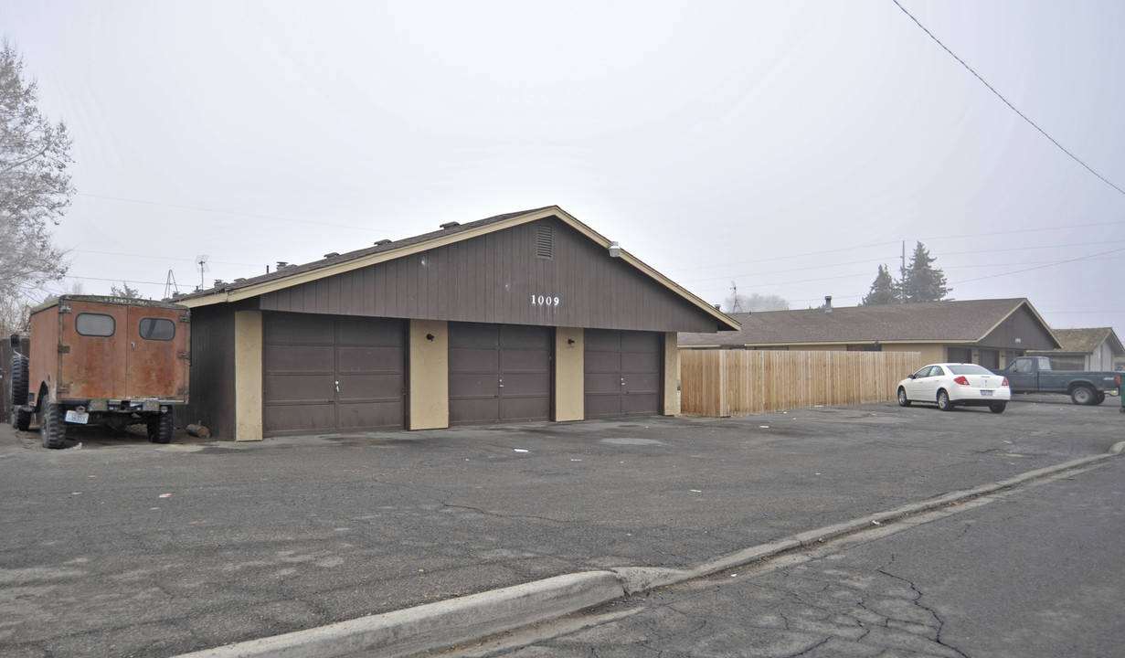 1009 S 42nd Ave in Yakima, WA - Building Photo