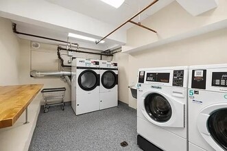 315 W 55th St in New York, NY - Building Photo - Building Photo