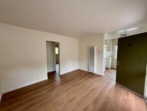 1808 Castillo St, Unit E in Santa Barbara, CA - Foto de edificio - Building Photo