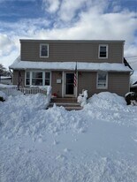 712 7th St in West Babylon, NY - Building Photo